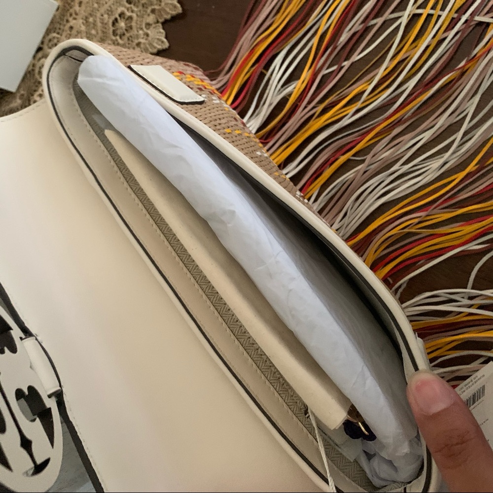 HP♥️ Tory Burch Miller Fringe Woven Clutch - Picture 5 of 10